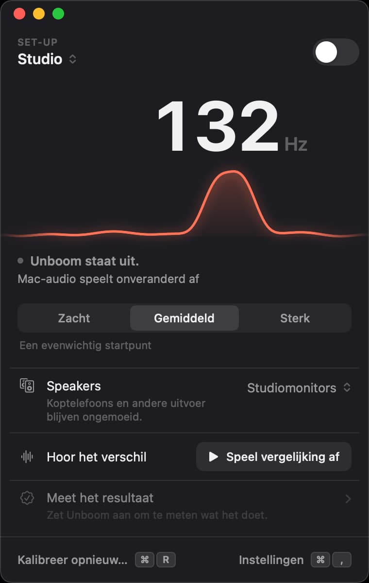 Het venster van Unboom met de schakelaar uit: de dreun in Studio op 132 hertz steekt duidelijk uit