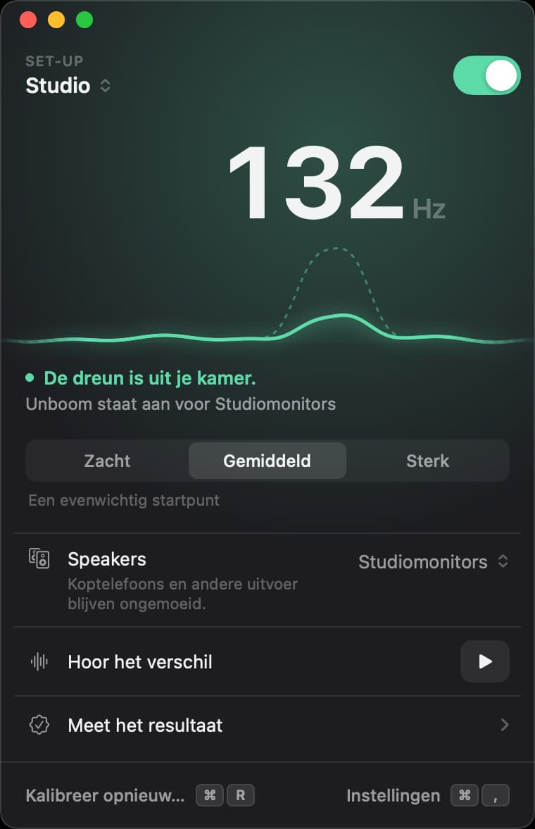 Het venster van Unboom met de schakelaar aan: de dreun in Studio op 132 hertz gedempt, sterkte Gemiddeld